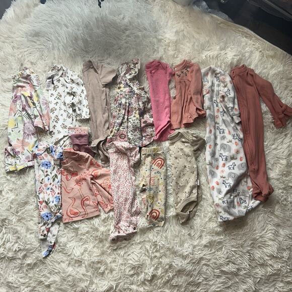 Baby Girl Newborn 0-3 Months Clothes Lot Of 14 Outfits Bodysuits Sleepers & More - Picture 1 of 8